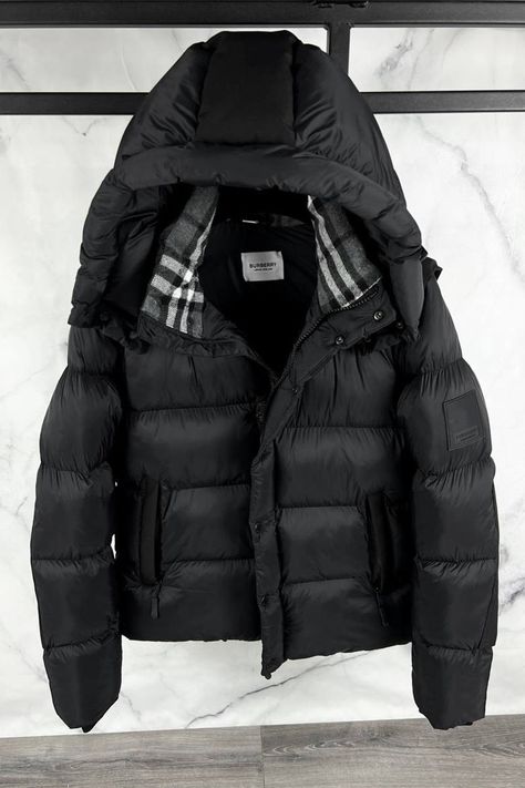 Burberry Puffer Jacket Women, Burberry Puffer Jacket, Street Fashion Men Streetwear, Foto Baby, Ski Fashion, Burberry Jacket, Burberry Men, Only Fashion, Jacket Design