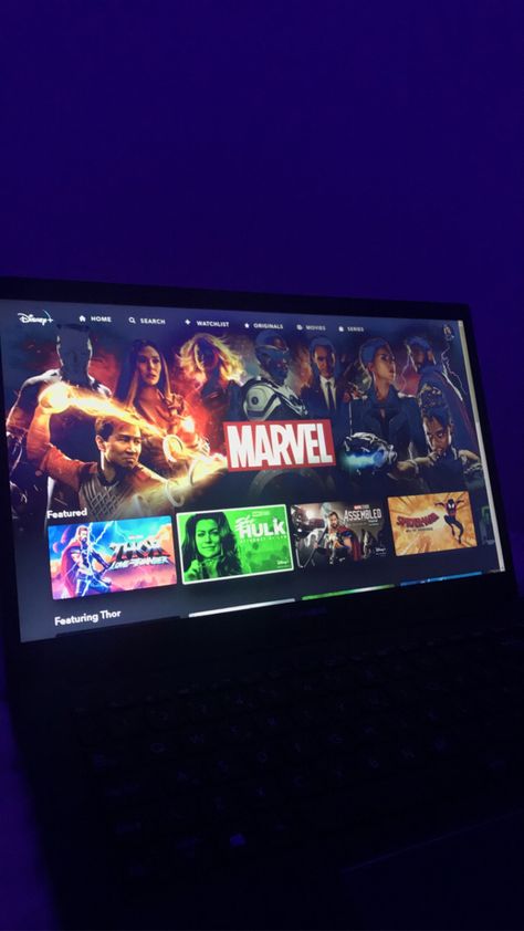 Watching Marvel Aesthetic Laptop, Marvel Fangirl Aesthetic, Marvel Playlist Cover, Marvel Girl Aesthetic, Marvel Movie Aesthetic, Marvel Fan Aesthetic, Marvel Aesthetic Wallpaper, Credit Card Images, Movie Food