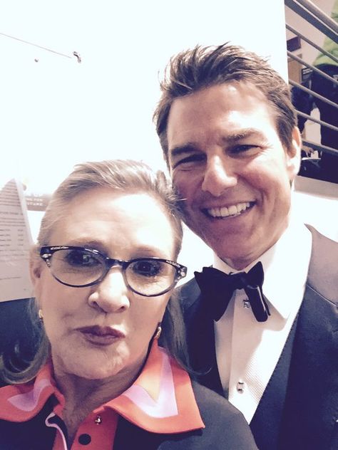 Carrie Fisher on Twitter: "I looked a little disappointed in the last photo,so👁offer this option.Finally!Semi celebrity2️⃣super⭐️stalking pays📴 https://t.co/fyZwGkNdQj" Tom Cruise Selfie, Carrie Frances Fisher, Frances Fisher, The 2000s, Carrie Fisher, Picture Captions, Tom Cruise, Gentleman, Carry On