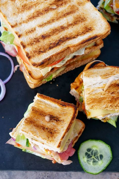 Original Club Sandwich Rezept mit Sauce – ganz einfach Club Sandwich Recipes, Gluten Free Sandwiches, Healthy Sandwich Recipes, Healthy Sandwiches, Club Sandwich, Protein Snacks, Restaurant Recipes, Food App, Easy Cooking