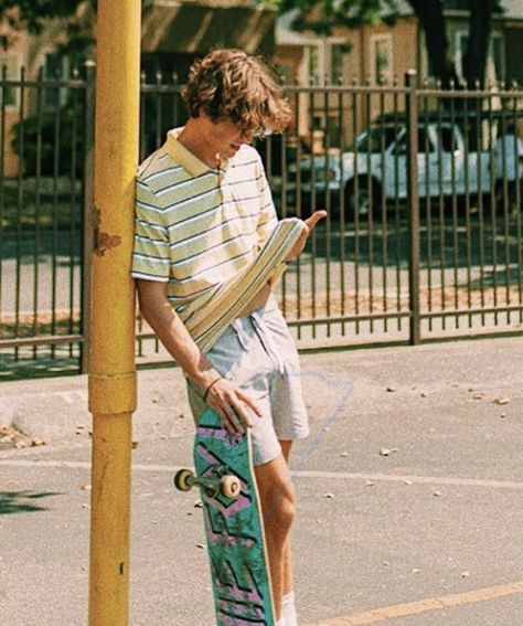 California Boy Style, 80s Summer Outfits Men, Surfer Style Men, Surfer Boys Style, Surfer Boy Outfits, Aaron Hull, Indie Fashion Men, Surfer Outfit, Surfer Guys