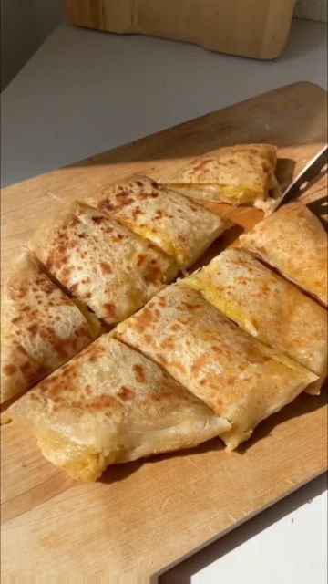 Foodingwitme Videos on Instagram: "Cheesy Potato Bread TikTok/djaamila #bread #potato ##cheese" Bread Tiktok, Fast Food Workers, Potato Cheese, Cheesy Potato, Potato Bread, Snack Mix Recipes, Cheesy Potatoes, Food Is Fuel, Food Facts