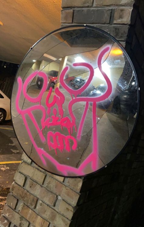 Graffiti Mirror Frame, Stop Sign Graffiti, Red Graffiti Aesthetic, Traffic Signs Room Decor, Mirror Doodles Ideas, Graffiti On Mirror, Traffic Mirror In Room Aesthetic, Painting On Mirrors Aesthetic, Painted Mirror Aesthetic