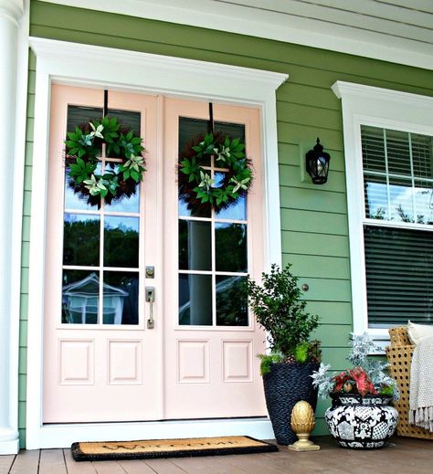 Front Door Makeover with Schlage & a Giveaway Front Door Paint, Cottage Front Doors, Pink Front Door, Best Front Doors, Green Front Doors, Front Door Makeover, Door Paint, Front Door Paint Colors, Entrance Ideas