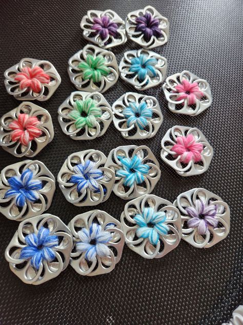 Can Pull Tabs Ideas, Crafts For Adults Jewelry, Soda Pop Tabs Ideas, Pop Tab Crochet Patterns Free, Things To Make With Bottle Caps, Soda Tab Art, Things To Do With Can Tabs Easy, Can Tab Art, Pull Tab Crafts