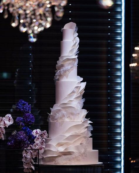 Cake Salon Wedding Cakes on Instagram: "Finishing 2022 with a bang! Last wedding cake of the year and We are obsessed … we love it’s deceptive simplicity and use of restraint! It would’ve been so easy to go crazy on this beauty, but holding back was key to highlight that gorgeous spiral cascade. That stunning wafer detail just added a little softness. For scale, we handmade over 50 sheets of wafer lace… Posted @withrepost • @noelnassarevents This cake is beyond amazing! It stood at over 1.7m so 7 Tier Wedding Cake, Tall Wedding Cake, Wedding Cake Elegant, Wedding Cake Designs Elegant, Fondant Cake Tutorial, Tall Wedding Cakes, Cake Elegant, Extravagant Wedding Cakes, Big Wedding Cakes