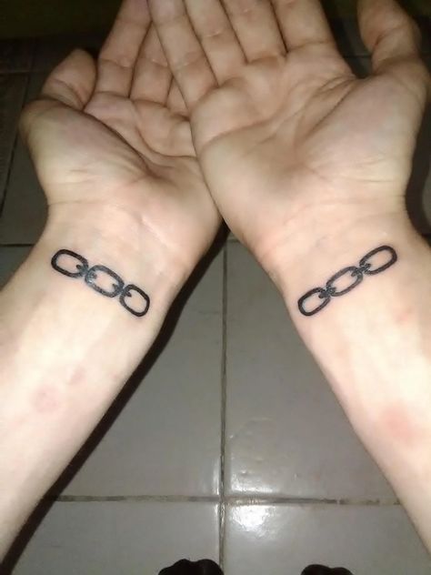 Chain Wrist Tattoo, Bioshock Chain Tattoo, Tattoo Chain, Bioshock Tattoo, Chain Tattoo, Hair Color Brown, My Tattoo, Wrist Tattoo, Bioshock