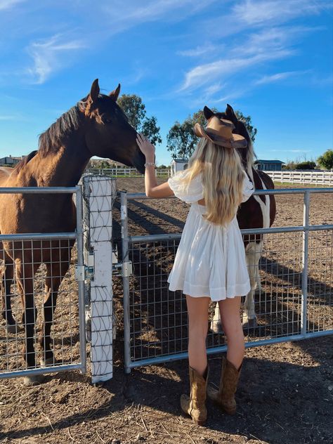 #farm #countrystyle #cowboy Cowgirl Fit Aesthetic, Cute Farm Girl Outfits, Farm Outfits Aesthetic, Southern Cowgirl Aesthetic, Horse Photoshoot Ideas Dress, Rich Country Aesthetic, The Castellows, Farm Girl Aesthetic Outfits, Farm Outfits Women