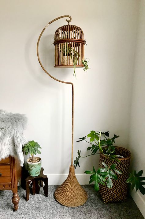 wicker birdcage stand from the 1930’s with rattan birdcage Gate Lights, Bird Cage Covers, Boho Inspo, Beautiful Birdhouses, Vintage Bird Cage, Garden Decor Projects, Pastel House, Book Cafe, Vintage Wicker