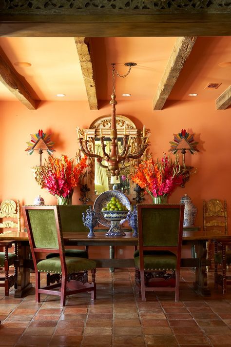 Colorful Dallas Rooms - D Magazine Spanish Colonial Dining Room, Bohemian Style Dining Room, Swamp House, Spanish Colonial Decor, Black And White Living Room Decor, Spanish Colonial Homes, Hacienda Style Homes, Colonial Interior, Mexican Home Decor