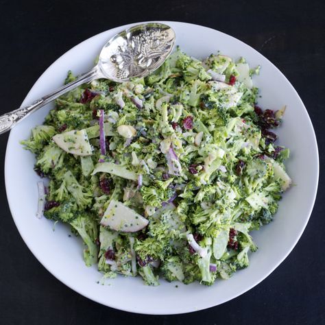 Shaved Broccoli Salad | taste love and nourish Shaved Broccoli, Winter Salad Recipes, Resep Salad, Resep Diet, Winter Salad, Low Carb Diet Recipes, Think Food, Broccoli Recipes, Broccoli Salad