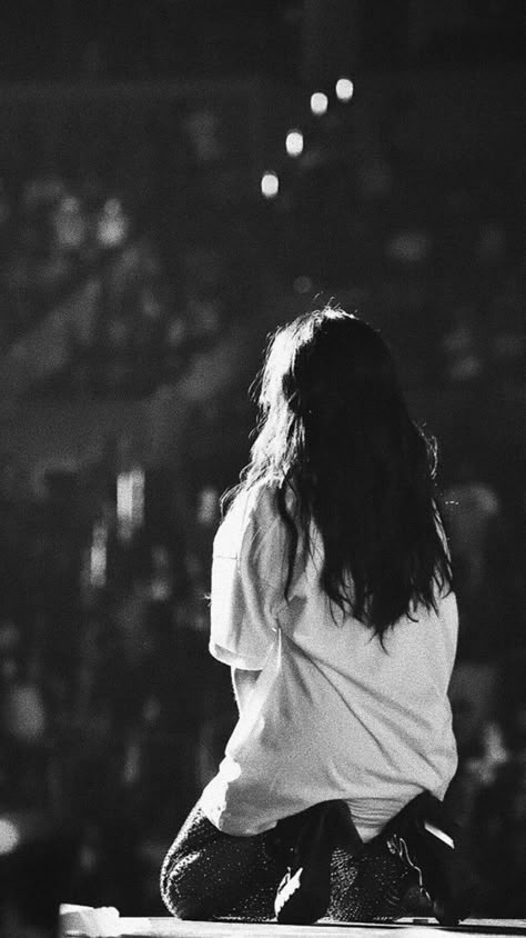 Praying Asthetic Picture, Kneeling Aesthetic, Worshipping Aesthetic, Youth Pastor Aesthetic, Christian Girl Wallpaper, Church Photo Ideas, Selena Gomez Revival, Women Praying, Praying Woman