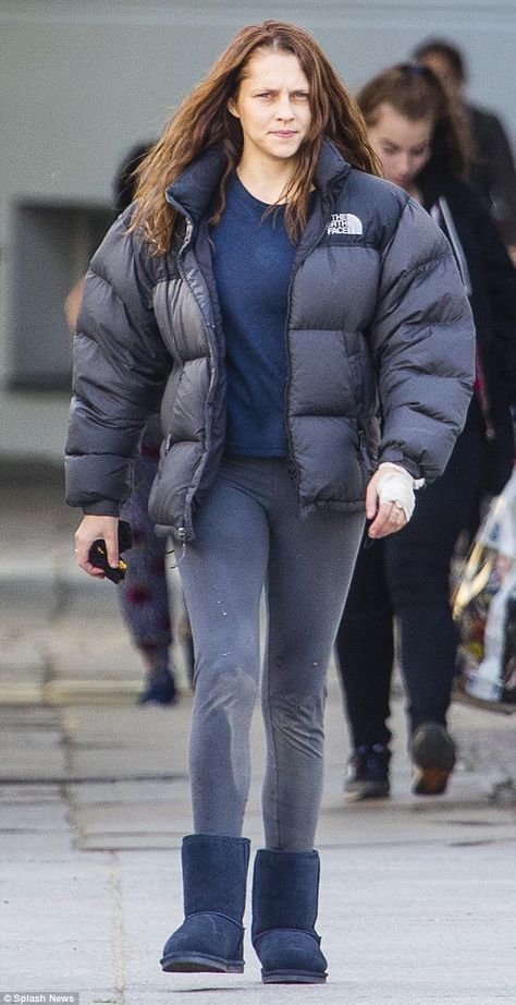 A little tired? Actress Teresa Palmer strikes a low key figure as she wanders around the film set of Berlin Syndrome wearing dirty leggings and a voluminous quilted jacket on Monday Berlin Syndrome, Teresa Mary Palmer, Teresa Palmer, Film Set, Low Key, Quilted Jacket, On Set, Berlin, Winter Jackets