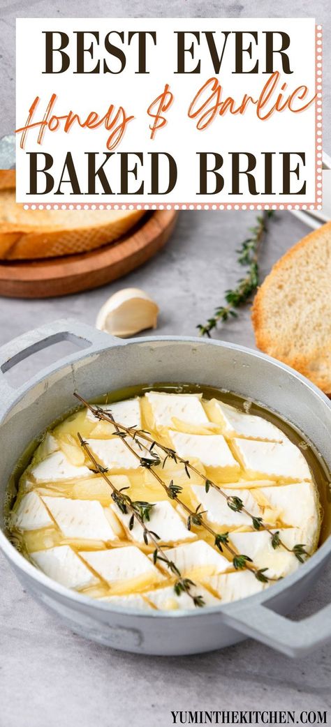 Brie Recipes Easy, Garlic Baked Brie, Baked Brie With Honey, Brie With Honey, Baked Brie Honey, Honey Appetizers, Brie Recipes Appetizers, Baked Brie Cheese, Brie Cheese Recipes