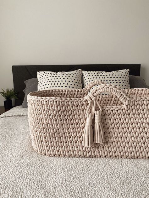 DIY: CROCHETED MOSES BASKET Yarn Basket Crochet Pattern, Crochet Storage Free Pattern, Crochet Moses Basket Tutorial, Crochet Laundry Basket Pattern Free, Knit Basket Pattern Free, Home Decor Crochet Patterns Free, Large Crochet Basket Pattern Free, 1 Skein Crochet Projects, Knitting Inspiration Easy