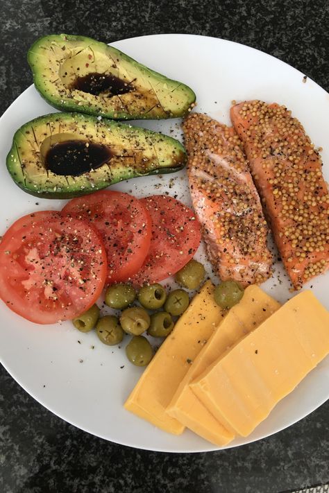 Keto Progress Pics, Keto Food Board, Keto Diet Meal Ideas, Keto Meal Aesthetic, Healthy Food Keto, Keto Diet Video, Keto Aesthetic Food, Keto Diet Recipes Dinners, Low Carb Aesthetic