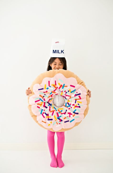 hello, Wonderful - DIY NO-SEW FELT DONUT COSTUME FOR KIDS Kawaii, Doughnut Costume, Kirby Costume, Donut Halloween Costume, Donut Halloween, Felt Donut, Donut Costume, Sew Felt, Diy Donut