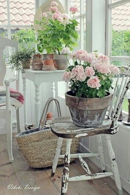 Portico Shabby Chic, Shabby Chic Veranda, Shabby Chic Room Decor, Camera Shabby Chic, Chic Background, Baños Shabby Chic, Cocina Shabby Chic, Chic Vanity, Shabby Chic Porch