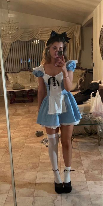 Alice In Wonderland Alice Costume, Alice Halloween, Alice Costume, Classy Halloween Costumes, Hot Halloween Outfits, Halloween Coustumes, Pretty Halloween Costumes, Couples Halloween Outfits, Holloween Costume