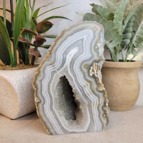 Agate Cut Base Geodes 4 inch to 8 inch Big Crystals Decor, Geode Rocks Crystals, Geode Mirror, Pretty Crystals, Geode Decor, Large Geode, Gemstones Chart, Supplements Packaging, Agate Rocks