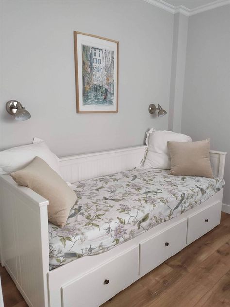 Cama nido y diván HEMNES de IKEA, el preferido por las lectoras de El Mueble Cama Ikea Hemnes, Hemnes Ikea, Divan Cama, Cama Ikea, Deco Bedroom, Ikea Hemnes, Ikea Sofa, Cute Bedroom Ideas, Divan Bed