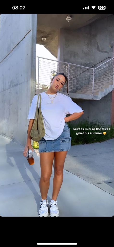 Cute Baddie Outfits With Skirts, Jean Skirt Sneakers Outfit, Short Denim Skirt Outfit Idea, Outfits With Jean Skirts Black Women, Denim Skirt And Tshirt Outfits, Jean Skirt And Tshirt Outfits, Short Denim Skirt Outfits Aesthetic, Styling Cargo Skirt, Jean Skirt And Sneakers Outfit