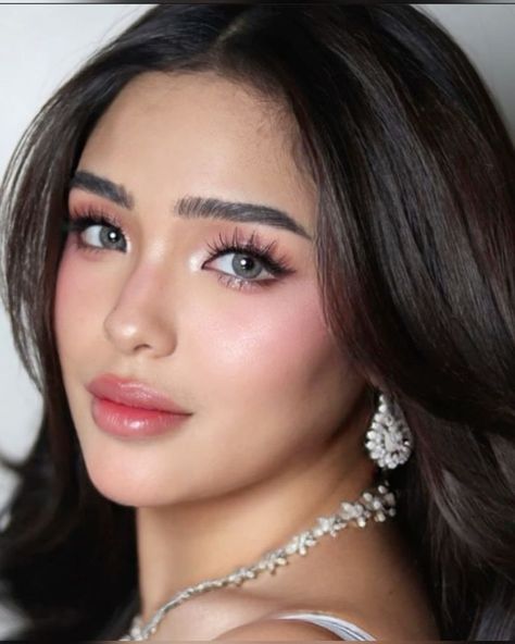 #makeuplover #beautyobsessed #makeuptips #glamgoals #makeupaddict #beautycommunity #makeupinspo #makeupjunkie #makeuplooks #makeupartist#KoreanSkincare Debut Make Up Look For Morena, Andrea Brillantes Make Up Look, Andrea Brillantes Makeup, Filipiniana Make Up Look, Graduation Make Up Look For Filipina, Thai Glam Makeup, Morena Make Up Look, Make Up For Morena Skin Filipina, Debut Make Up Look