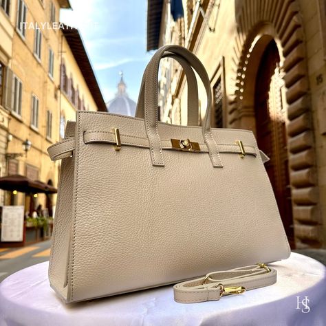 Italian Handmade Leather Bags for Women Elegant Tote & Purse From Florence, Made in Italy - Etsy Italy Leather Bags For Women, Handmade Leather Bags, Chic Purses, Luxury Leather Bag, Beige Tote, Cobblestone Streets, Italian Leather Bags, Vintage Leather Bag, Understated Luxury