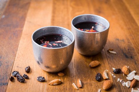 Mulled Wine Recipe, Wine Recipe, Hot Cocktails, Spiced Wine, Hot Buttered Rum, Norwegian Food, Ginger Nut, Swedish Recipes, Winter Drinks