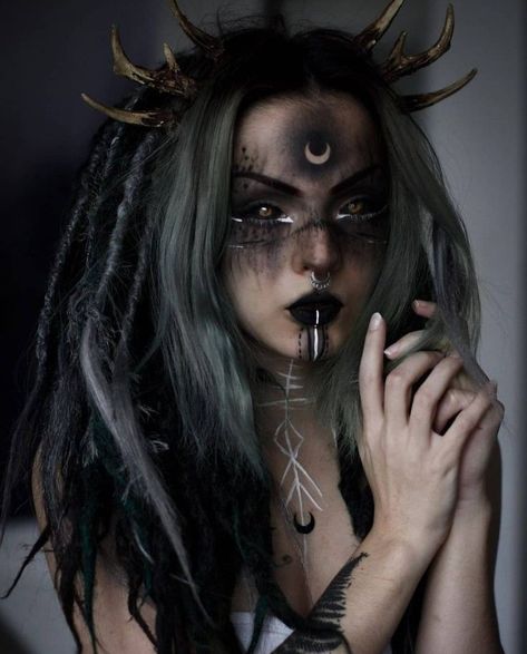 Norse Makeup, Dark Halloween Costumes For Women, Dark Costumes For Women, Viking Witch Makeup, Pagan Witch Costume, Moon Witch Makeup, Witch Hairstyles Halloween, Witch Doctor Makeup, Evil Witch Makeup