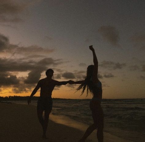 Summer Romance Aesthetic, Dancing On Beach, Les Pogues, Jumpsuits Women, Teenage Love, Teen Love, My Kind Of Love, The Love Club, Summer Dream