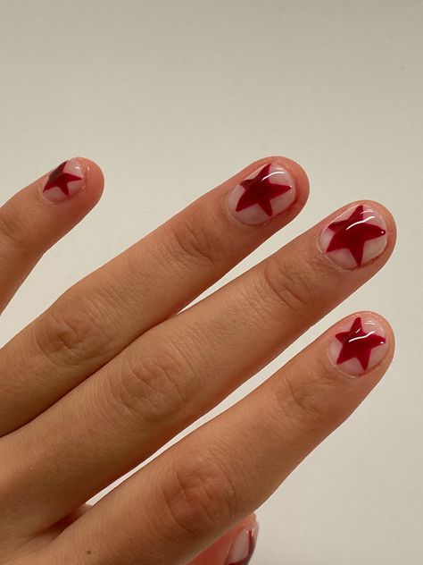 Nail Design Red And White, Star Nails Natural, Vintage Star Nails, Stars On Short Nails, Short Mail Inspired, Short Gel Nails Stars, Nail Design On Short Natural Nails, Stargirl Nails Short, Gel Manicure Designs Natural Nails