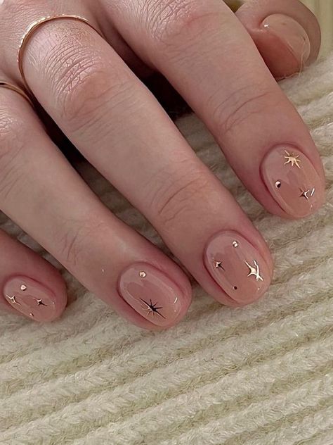 short nude nails with sparkles Cute Short Nails Natural, Natural Nail With Gold Design, Neutral Nails Korean, Minimalist Nye Nails, Natural Gel Manicure Design, Nails Color Trend 2024, Nails Inspired 2024, Cute Korean Style Nails, Cute Minimalistic Nail Designs