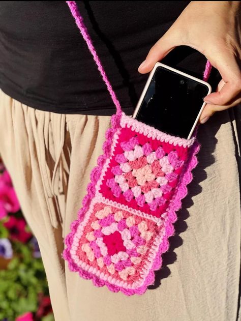 Crochet cell phone holder :)  4 colours available Crochet Phone Strap, Phone Holder Crochet, Crochet Bag Holder, Phone Crochet, Grandma Square Crochet, Phone Case Holder, Crochet Phone Cases, Holder Phone, Support Telephone