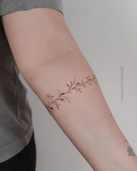 Fine line flower bracelet tattoo on the inner forearm. Wrist Bracelet Tattoos For Women Charms, Flower Bracelet Tattoo, Bracelet Tattoos With Names, Daisy Chain Tattoo, Arm Tattoos For Women Forearm, Bracelet Tattoos, Wrist Bracelet Tattoo, Pearl Ankle Bracelet, Tattoo Fine Line