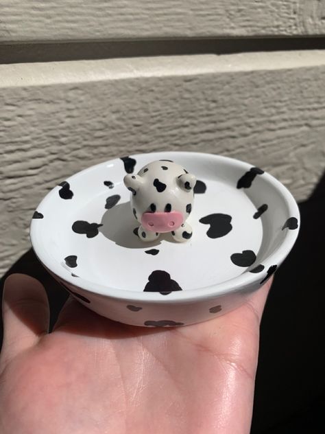 Air Dry Clay Cow, Cow Clay Art, Jewellery Holder Clay, Clay Dishes Diy, Clay Crafts Cow, Clay Aesthetic Diy, Clay Jewelry Dish Cow, Clay Art Cow, Cow Bowl Clay