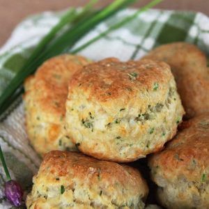 Cheese and Chive Sourdough Biscuits Sourdough Biscuits Recipe, Chive Biscuits, Blueberry Cream Cheese Muffins, Chives Recipe, Sourdough Biscuits, Sourdough Starter Discard Recipe, Savoury Biscuits, Zucchini Casserole, Granola Breakfast