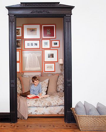 Love this closet turned into a little reading nook! However, not sure who would give up closet space and how they got that big chair into the closet! Lol. But still like the idea of the reading nook and love all the picture frames on the wall. :) Reading Nook Closet, Alcove Bed, A Reading Nook, Cozy Reading Nook, Decoration Inspiration, Style At Home, Reading Nook, My New Room, Home Fashion