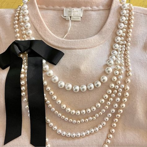 Couture, Haute Couture, Pearls Outfit Casual, Chanel Inspired Outfit, Pearl Outfit, Mens Outdoor Fashion, Collars Diy, Diy Fashion Accessories, Chanel Inspired