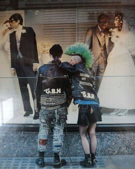 Punk Couple, Punk Subculture, Traditional Goth, Punk Love, 80s Punk, Girls Secrets, Punk Culture, Punk Aesthetic, Punk Art