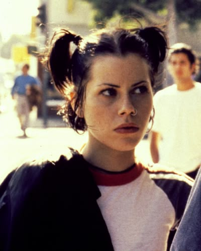 90s Grunge Hair Short, Fairuza Balk, Chicas Punk Rock, Nancy Downs, 90s Grunge Hair, Hair Clips 90s, Short Grunge Hair, 90s Hairstyles, Grunge Hair