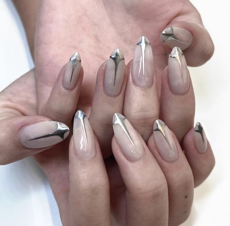 Dystopian Nails, Cybersigil Nails, Drain Nails, Sci Fi Nails, Long Nails Ombre, Black Nails Summer, Simple Chrome Nails, Silver Nails Designs, Nails Xiaohongshu