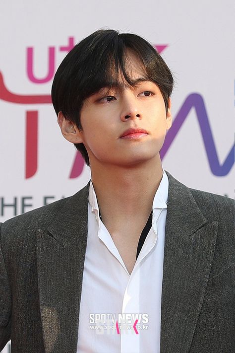 v #taehyung #kimtaehyung #taetae #vante #bts #kpop 2019 Asian Man, Kim Jisoo, Daegu, V Taehyung, What’s Going On, Boy Scouts, Bts Bangtan Boy, Bts V, Bts Taehyung