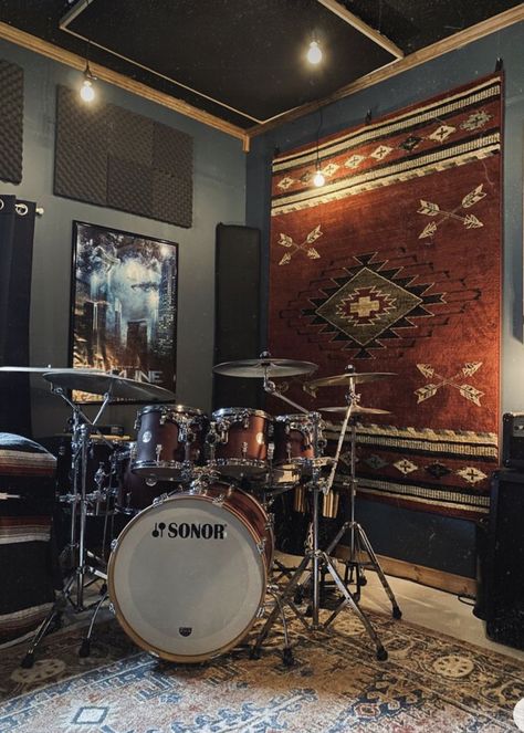 Drumset Room Ideas, Home Drum Room, Drum Kits Aesthetic, Drummer Room Ideas, Drum Kit In Bedroom, Music Room With Drums, Drum Room Decor, Drum Set In Bedroom, Room With Drum Set