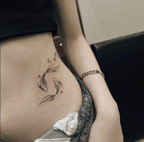 Tatto On Waist Woman, Fish Hip Tattoo, Koi Fish Hip Tattoo, Waist Tattoo, Aaa Tattoo, Minimalist Symbols, Side Tattoos Women, Waist Tattoos, Designs Quotes