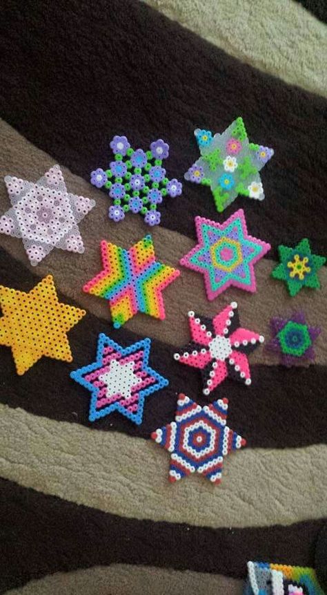 Perler Bead Patterns Star, Star Perler Bead Patterns, Hama Beads Star, Melt Beads Patterns, Hamma Beads Ideas, Easy Perler Bead Patterns, Melty Bead Patterns, Pearl Beads Pattern, Easy Perler Beads Ideas