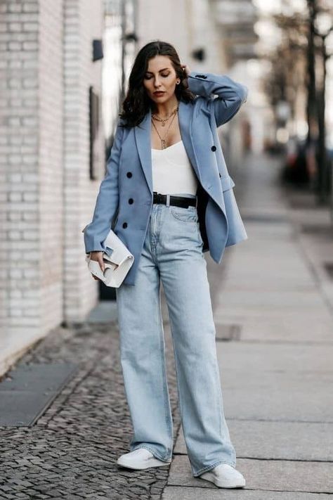 How To Style A Blue Blazer, Outfit Blazer Blu, Light Blue Jeans Outfit Summer, Baby Blue Blouse Outfit, What To Wear With Light Blue Jeans, Outfit With Light Blue Jeans, Light Blue Jeans Outfit Winter, Blue Blazer And Jeans, Light Blue And White Outfit