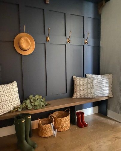 Mudroom Remodel, Bags To Make, Mudroom Makeover, Bag Wall, Mud Room Entry, Mudroom Decor, Mudroom Design, Boot Room, Home Entrance Decor