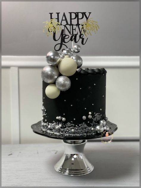 Black And Silver Cake For Men, Black And Silver Cakes Birthday, Black Theme Cake, Black And Silver Cake, New Years Cake, Crazy Birthday, Disco Cake, New Year's Cake, Cake Cream