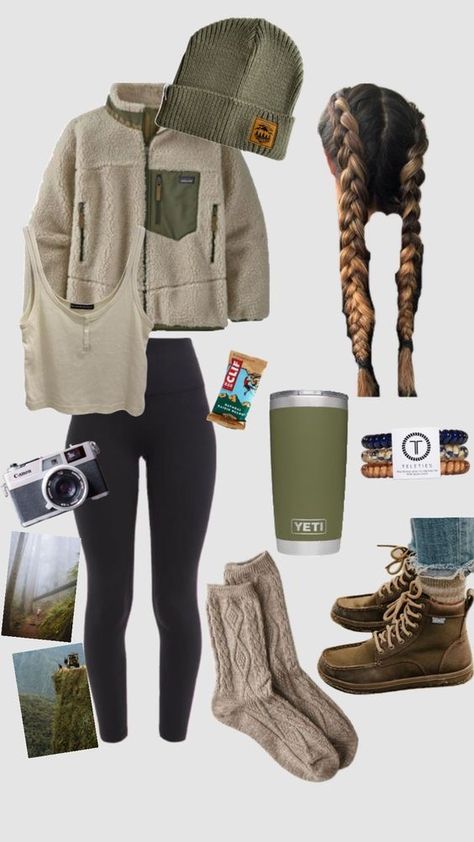 Hiking Outfits Summer, Trail Outfits, Outdoorsy Outfits, Wander Outfit, Granola Outfits, Walking Outfit, Surfergirl Style, Outfit Outdoor, Outdoor Outfits